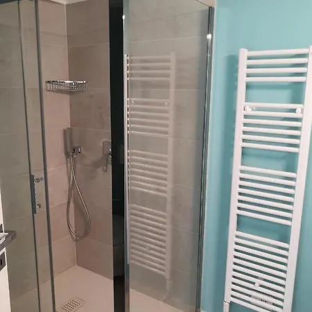 לינה וארוחת בוקר Stile Libero לקונה